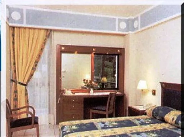 Olympia Palace Отель 4*